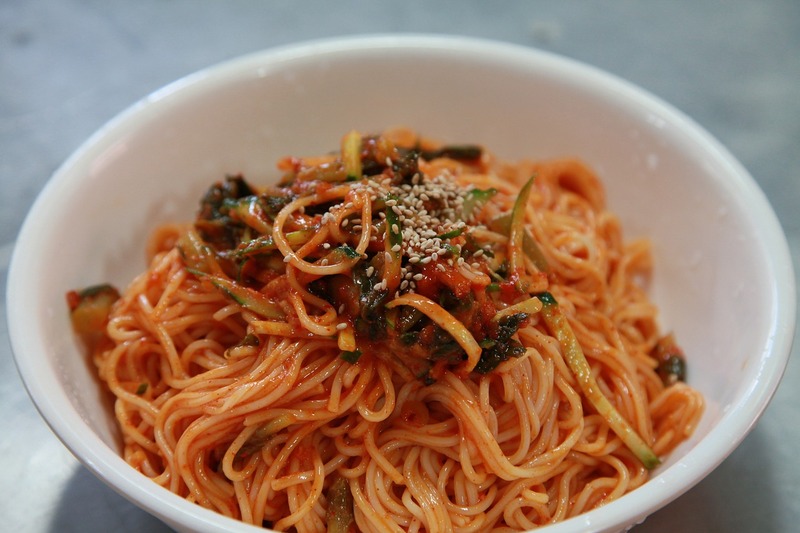 「ビビン麺」と「チョル麺」の違い