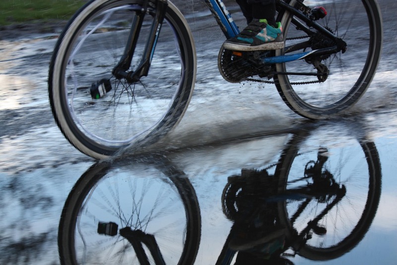 雨の日の自転車通学で濡れないようにする方法など